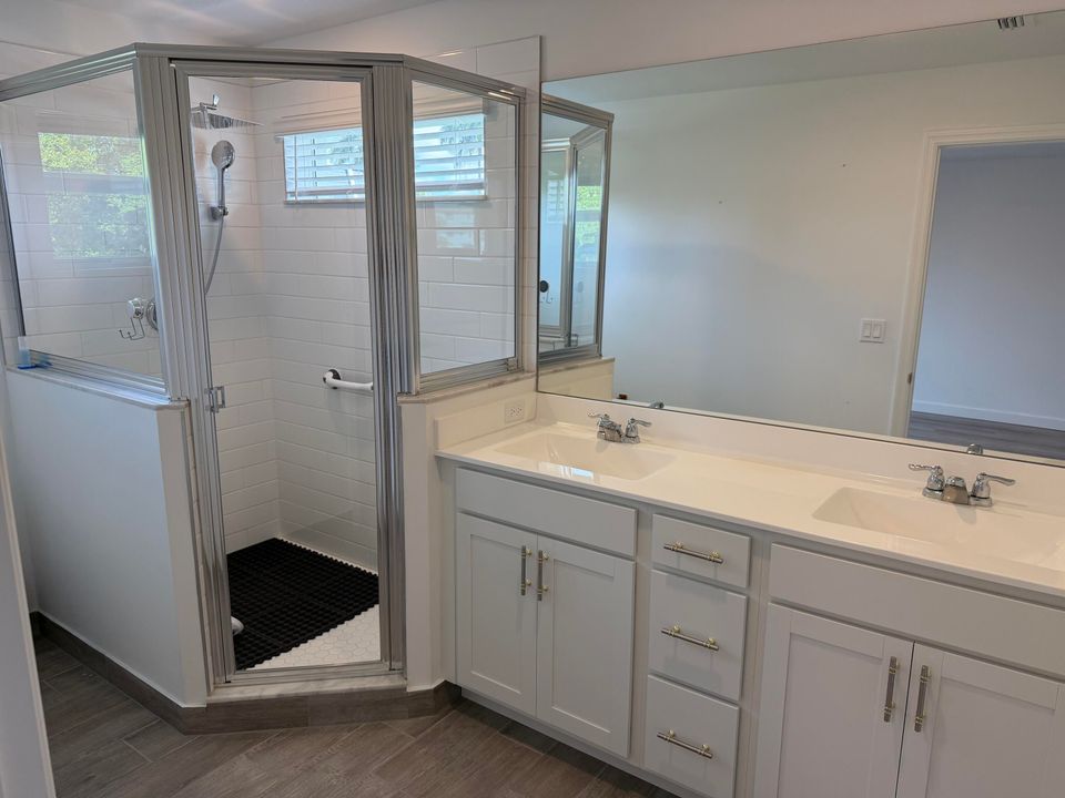 出租: $3,400 (4 贝兹, 2 浴室, 1750 平方英尺)