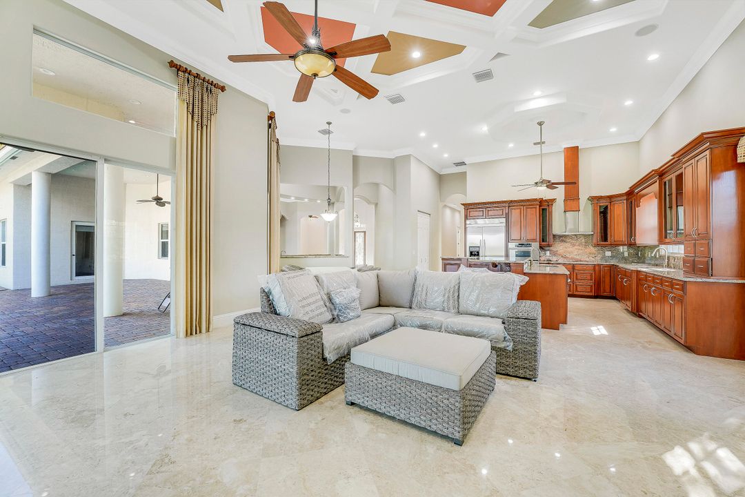 В аренду: $11,000 (4 спален, 4 ванн, 4346 Квадратных фут)