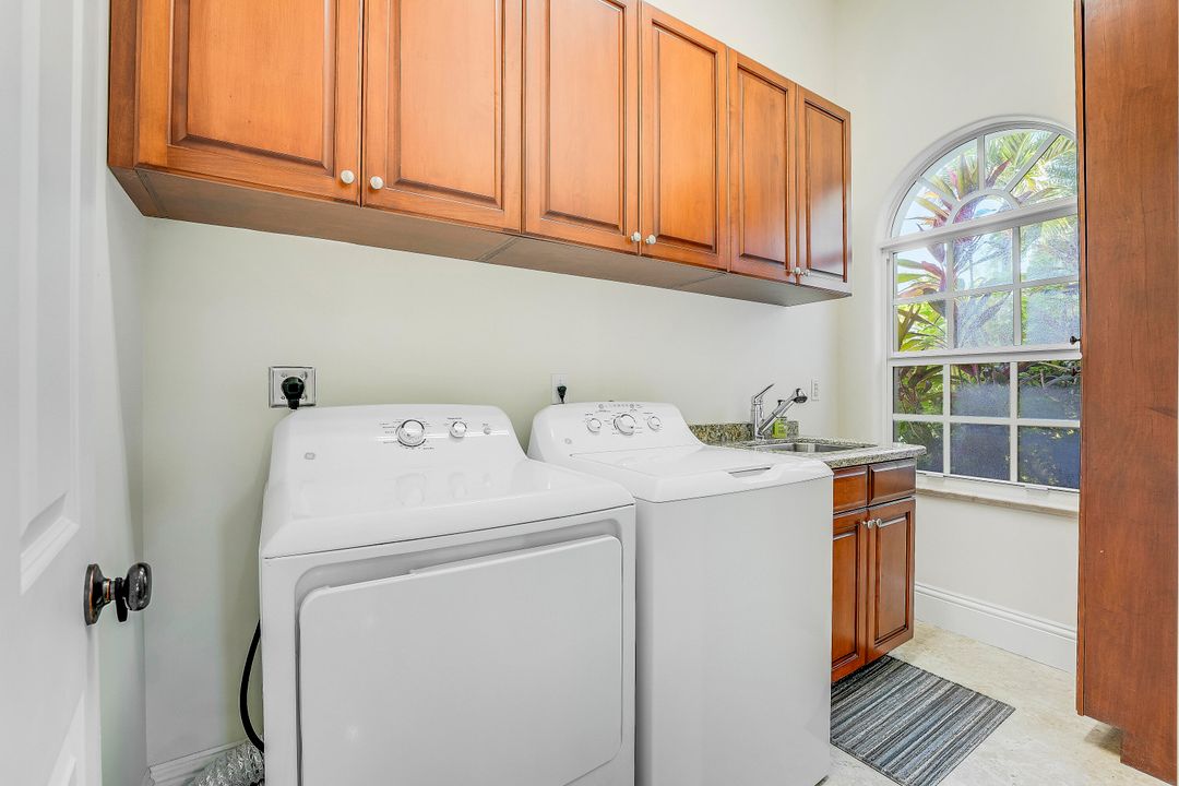 В аренду: $11,000 (4 спален, 4 ванн, 4346 Квадратных фут)