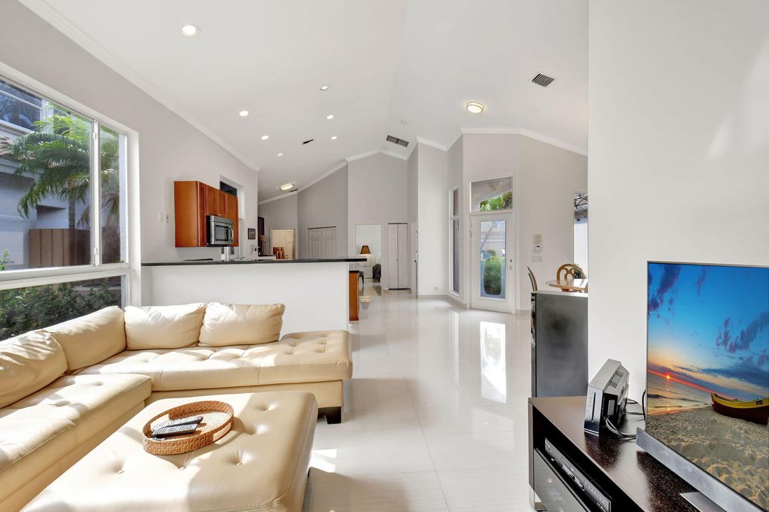 出租: $6,500 (2 贝兹, 2 浴室, 1694 平方英尺)