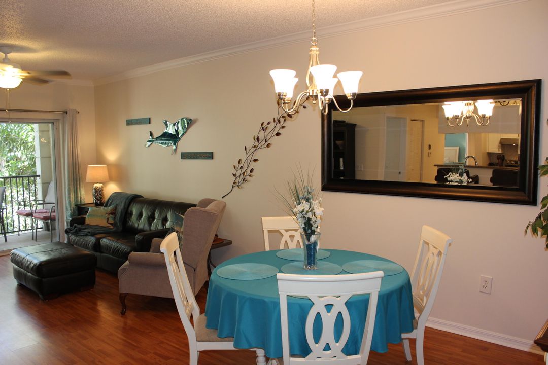 For Rent: $2,900 (2 beds, 1 baths, 933 Square Feet)