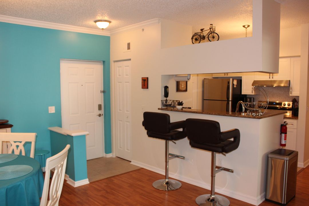 For Rent: $2,900 (2 beds, 1 baths, 933 Square Feet)