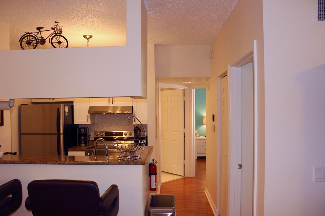 For Rent: $2,900 (2 beds, 1 baths, 933 Square Feet)