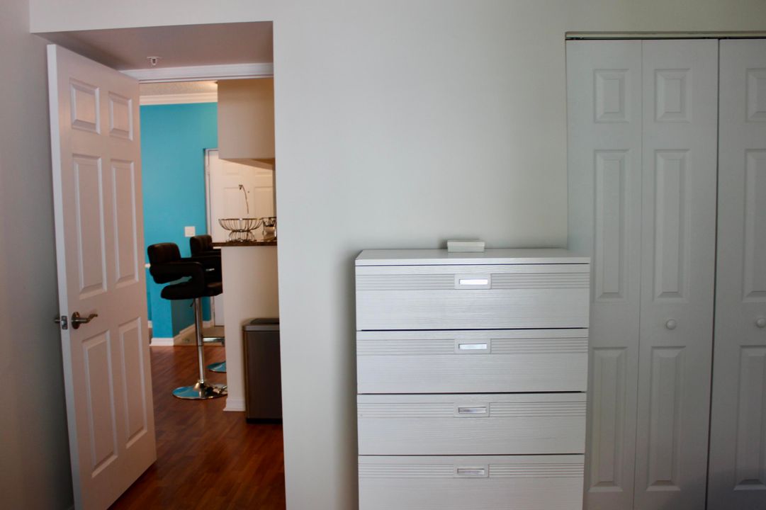 For Rent: $2,900 (2 beds, 1 baths, 933 Square Feet)