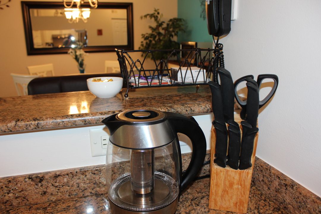 For Rent: $2,900 (2 beds, 1 baths, 933 Square Feet)