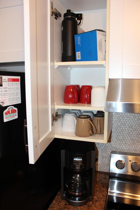 For Rent: $2,900 (2 beds, 1 baths, 933 Square Feet)