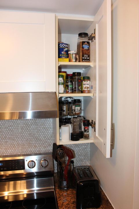 For Rent: $2,900 (2 beds, 1 baths, 933 Square Feet)