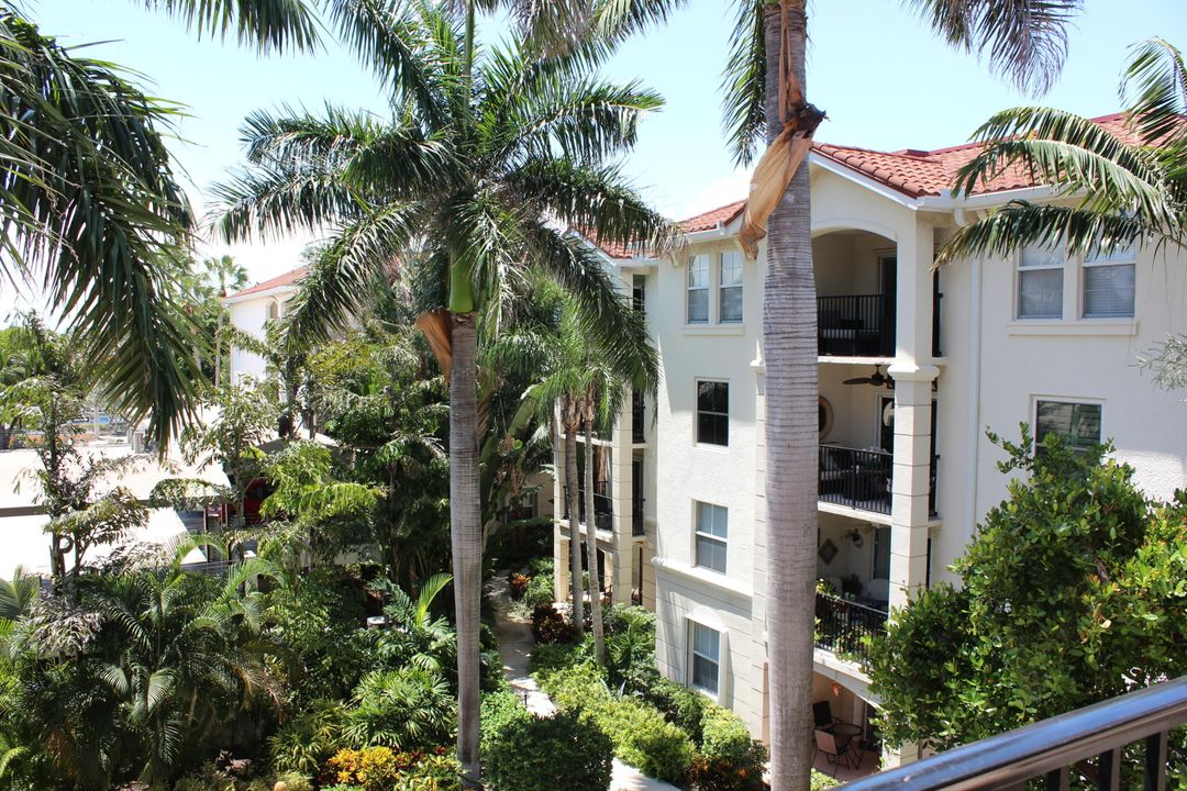 For Rent: $2,900 (2 beds, 1 baths, 933 Square Feet)