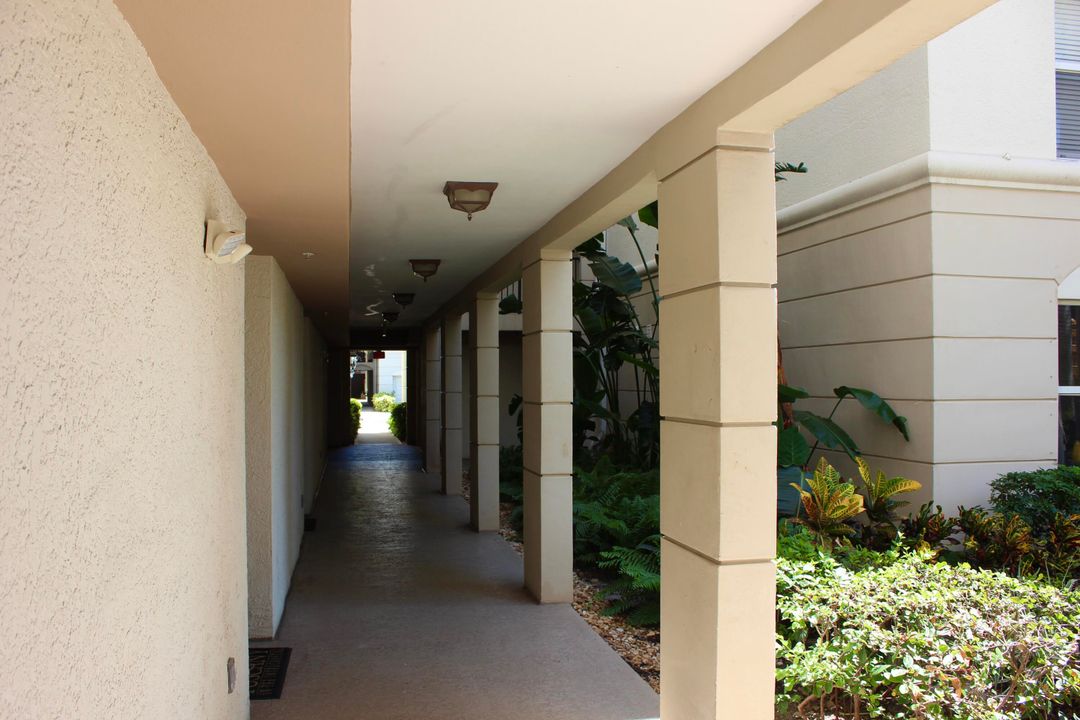 For Rent: $2,900 (2 beds, 1 baths, 933 Square Feet)