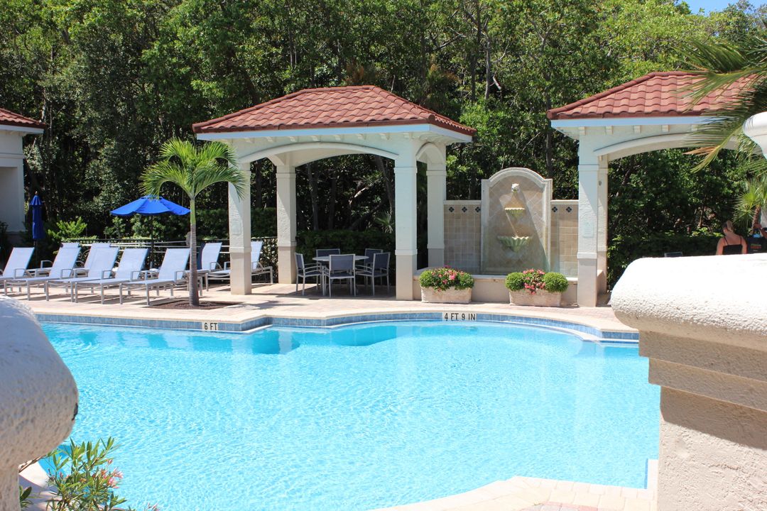 For Rent: $2,900 (2 beds, 1 baths, 933 Square Feet)