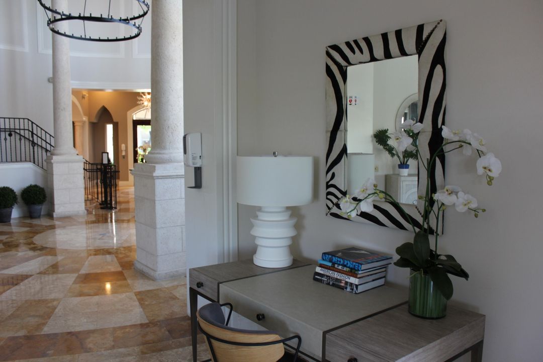 For Rent: $2,900 (2 beds, 1 baths, 933 Square Feet)