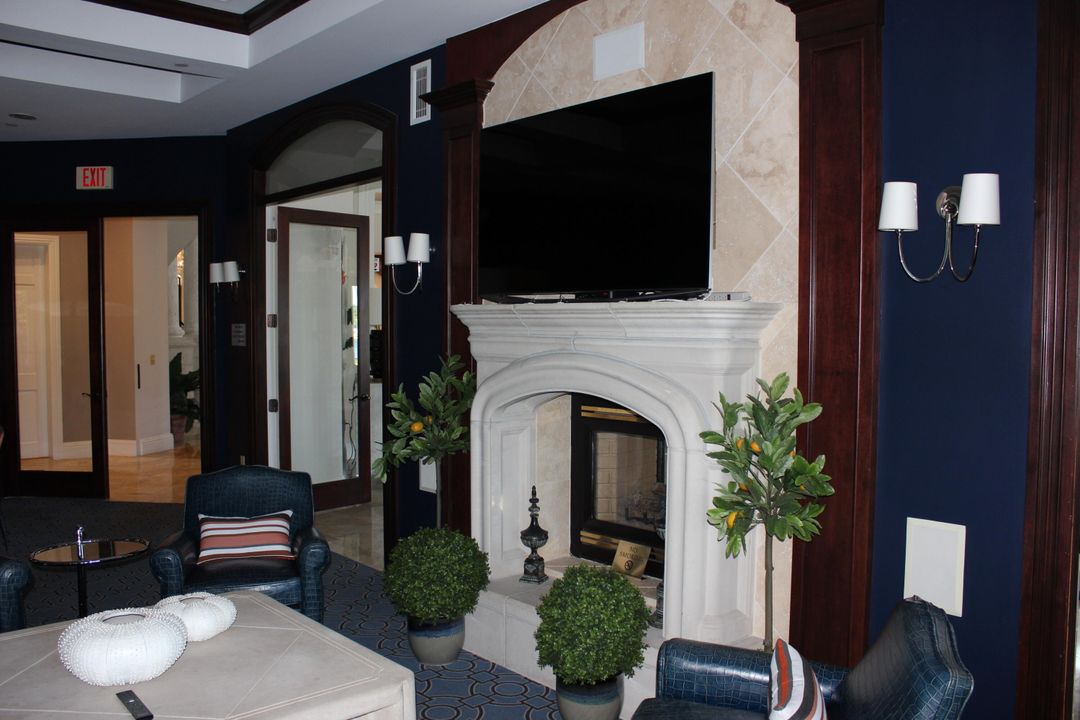 For Rent: $2,900 (2 beds, 1 baths, 933 Square Feet)