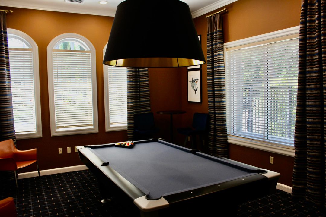 For Rent: $2,900 (2 beds, 1 baths, 933 Square Feet)