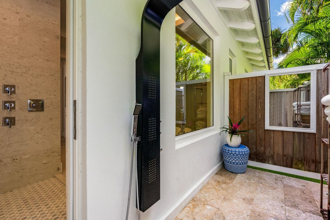 For Sale: $4,950,000 (5 beds, 5 baths, 3833 Square Feet)