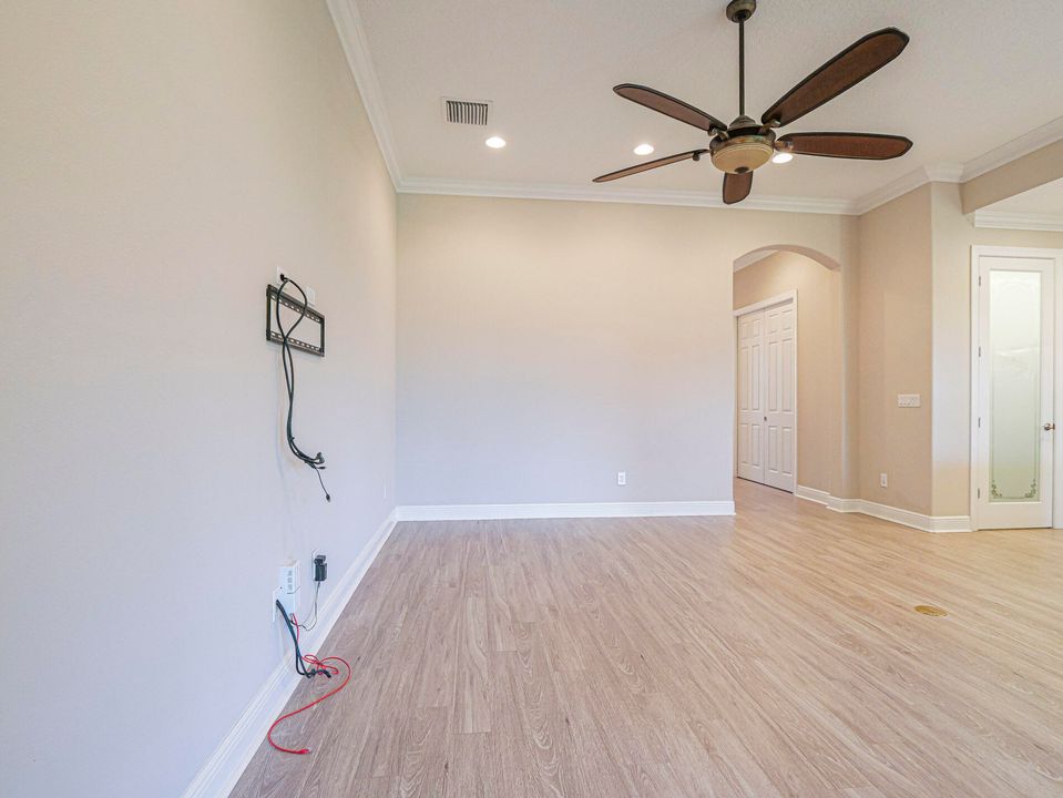 待售: $367,000 (3 贝兹, 2 浴室, 1682 平方英尺)