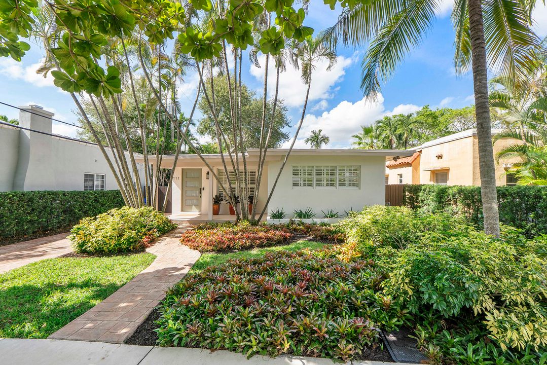 Active With Contract: $1,474,000 (3 beds, 2 baths, 2207 Square Feet)