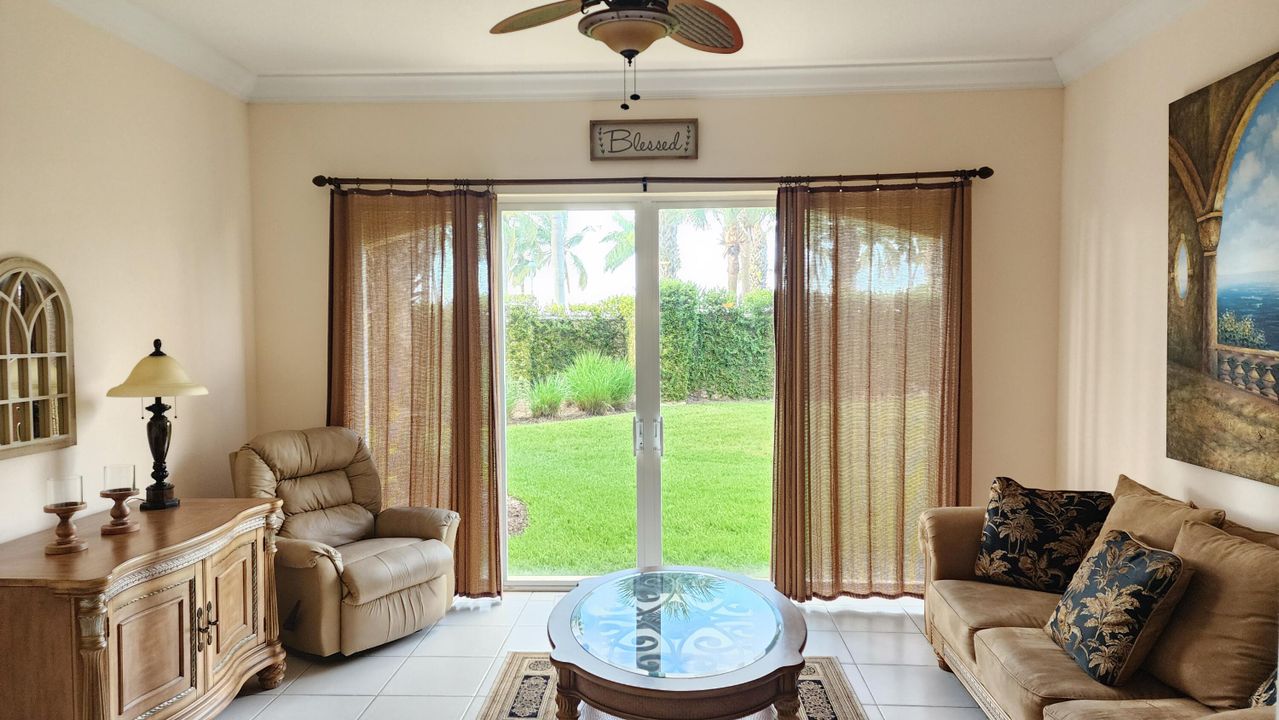 For Rent: $2,150 (2 beds, 2 baths, 1989 Square Feet)