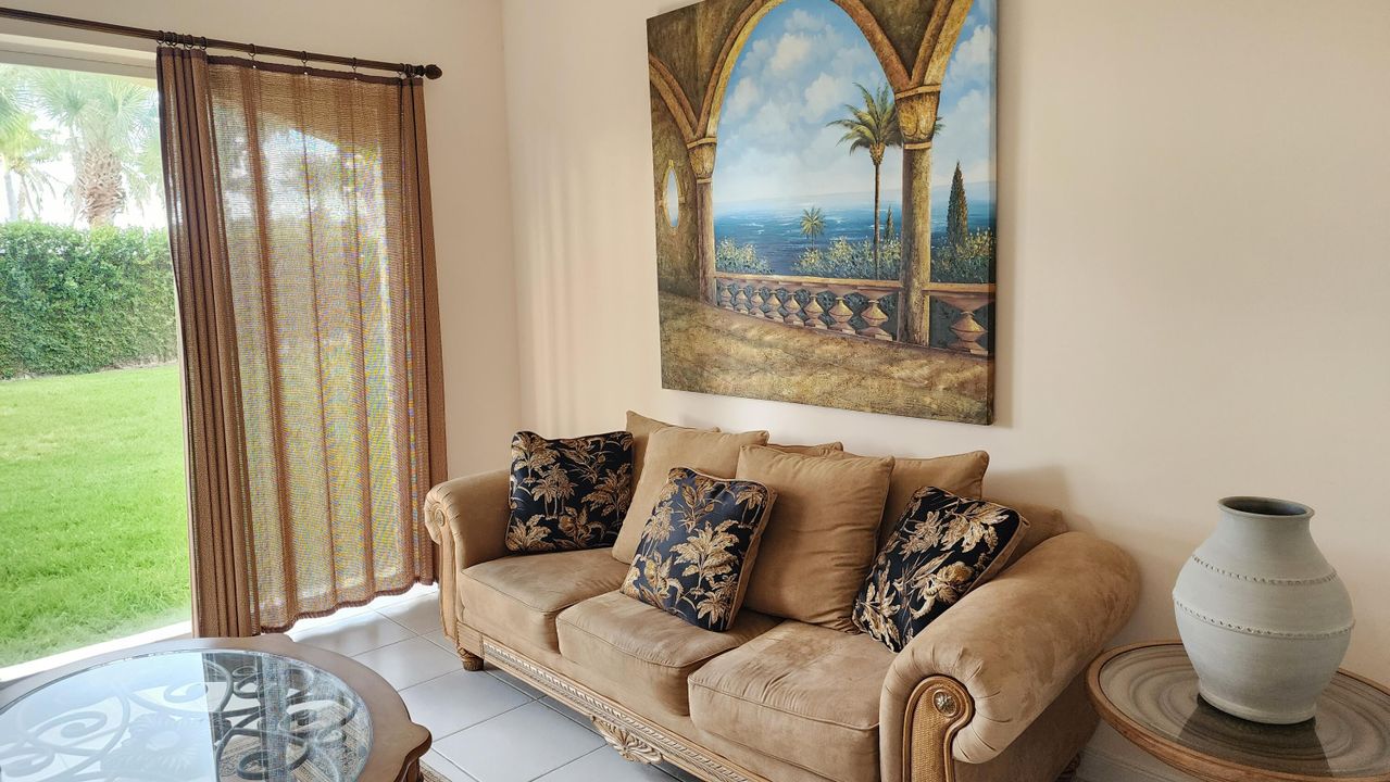 For Rent: $2,150 (2 beds, 2 baths, 1989 Square Feet)