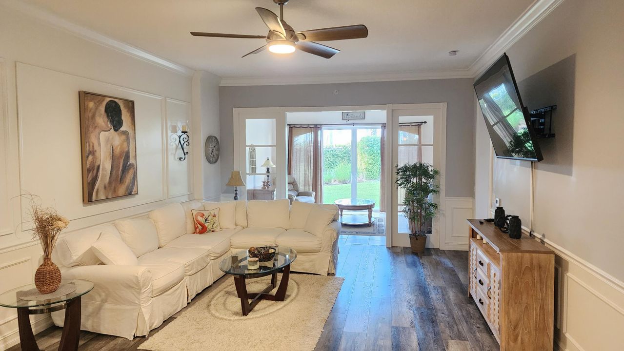 For Rent: $2,150 (2 beds, 2 baths, 1989 Square Feet)