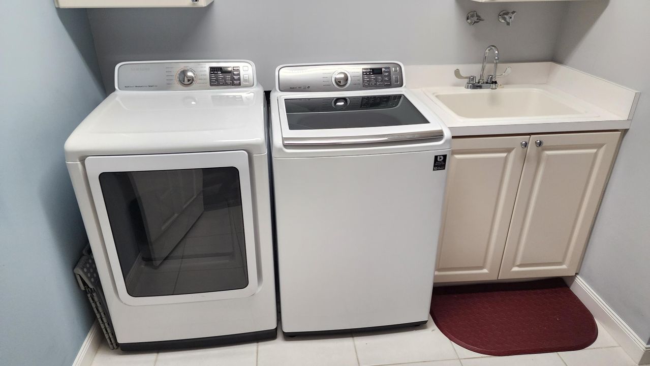 For Rent: $2,150 (2 beds, 2 baths, 1989 Square Feet)