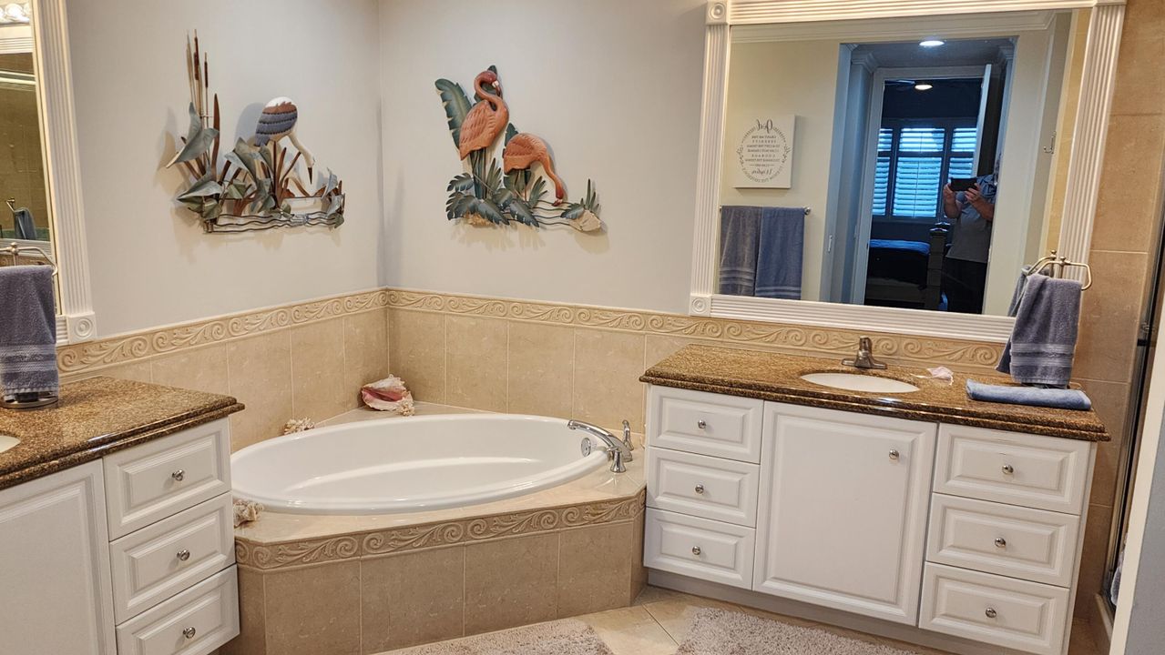 For Rent: $2,150 (2 beds, 2 baths, 1989 Square Feet)