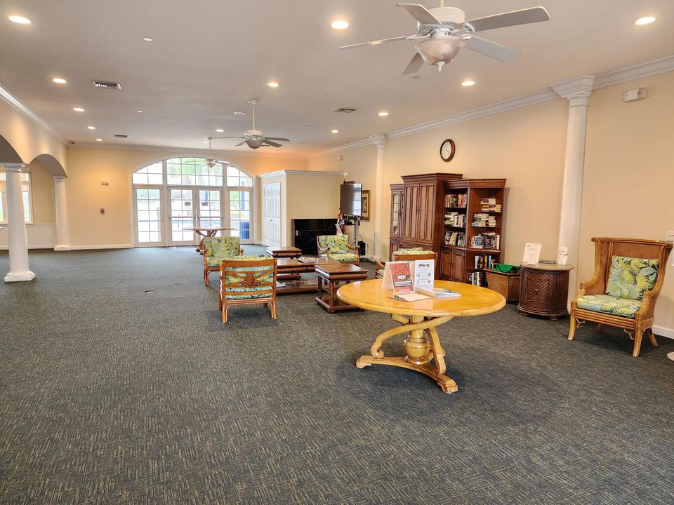 For Rent: $2,150 (2 beds, 2 baths, 1989 Square Feet)