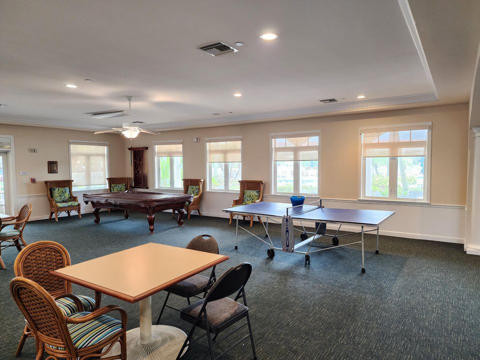 For Rent: $2,150 (2 beds, 2 baths, 1989 Square Feet)