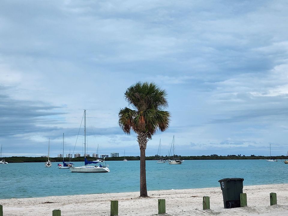 For Rent: $2,150 (2 beds, 2 baths, 1989 Square Feet)