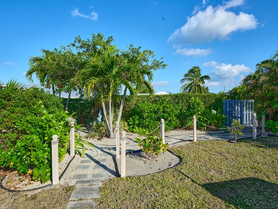 На продажу: $110,000 (2 спален, 2 ванн, 1150 Квадратных фут)