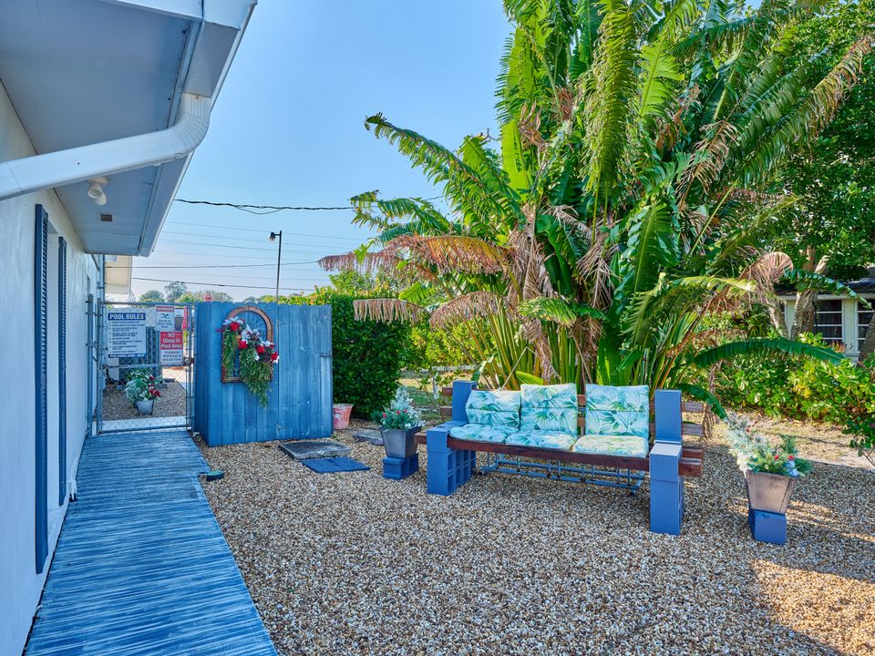 На продажу: $110,000 (2 спален, 2 ванн, 1150 Квадратных фут)