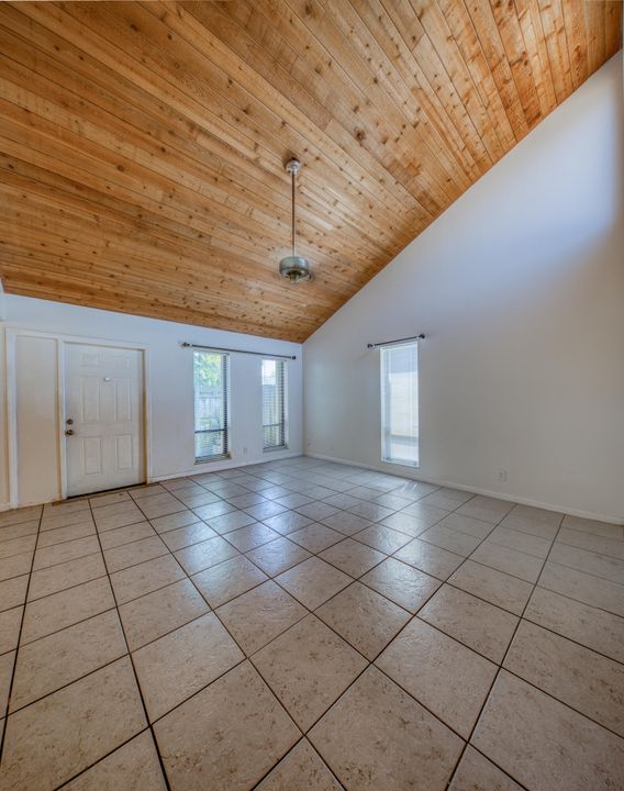 В аренду: $1,995 (2 спален, 1 ванн, 897 Квадратных фут)