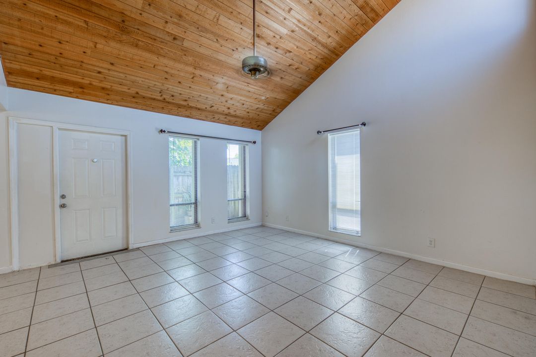 В аренду: $1,995 (2 спален, 1 ванн, 897 Квадратных фут)