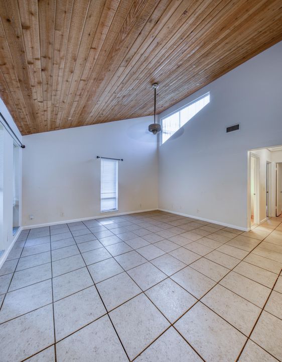 В аренду: $1,995 (2 спален, 1 ванн, 897 Квадратных фут)