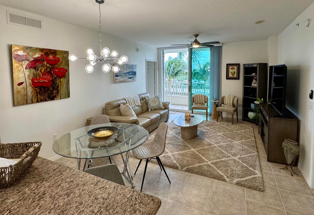 For Rent: $5,750 (2 beds, 2 baths, 1130 Square Feet)