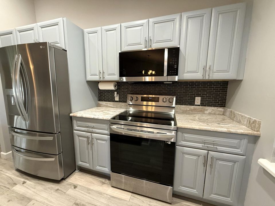 Active With Contract: $355,000 (3 beds, 2 baths, 1390 Square Feet)