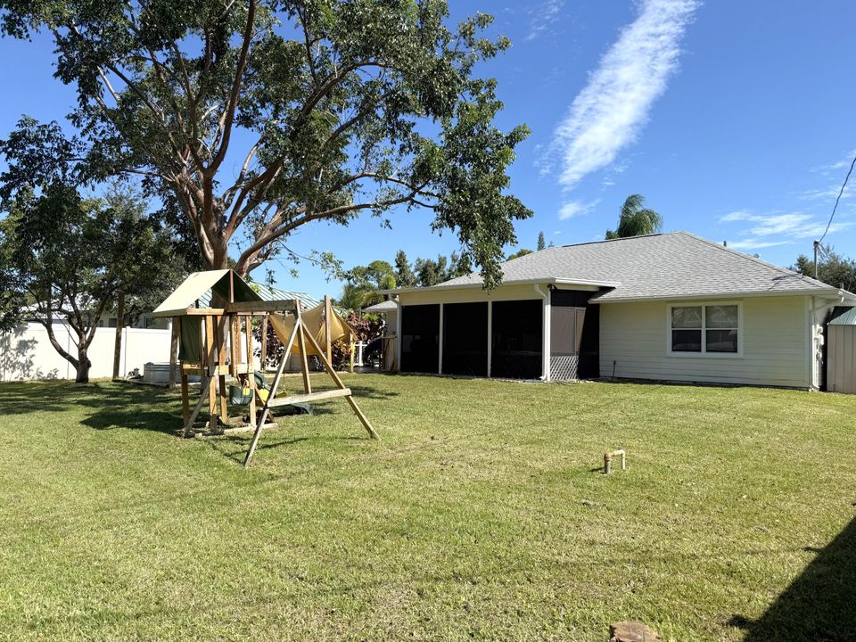 Active With Contract: $355,000 (3 beds, 2 baths, 1390 Square Feet)