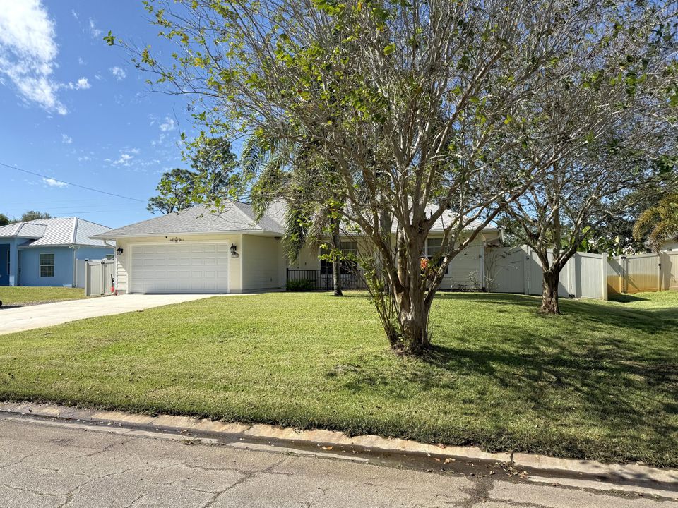 Active With Contract: $355,000 (3 beds, 2 baths, 1390 Square Feet)