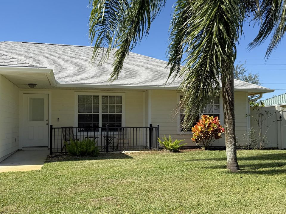 Active With Contract: $355,000 (3 beds, 2 baths, 1390 Square Feet)