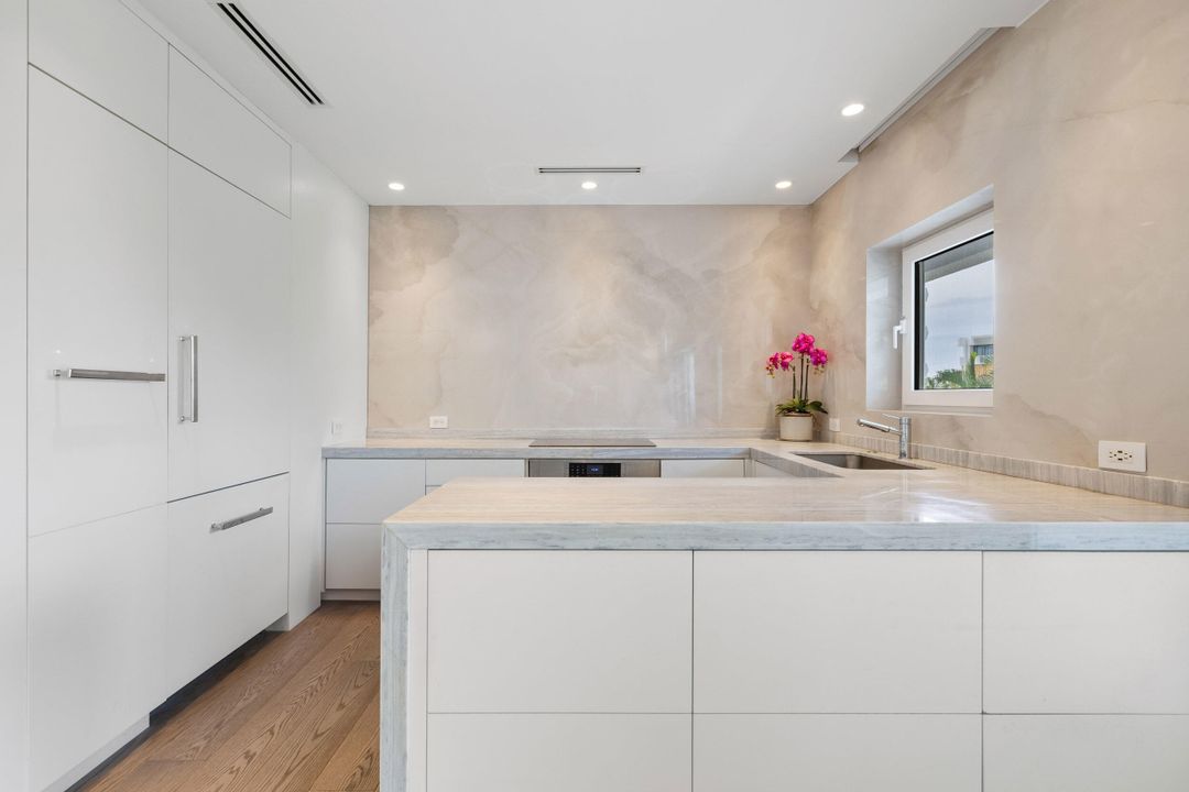 待售: $2,300,000 (2 贝兹, 2 浴室, 1397 平方英尺)