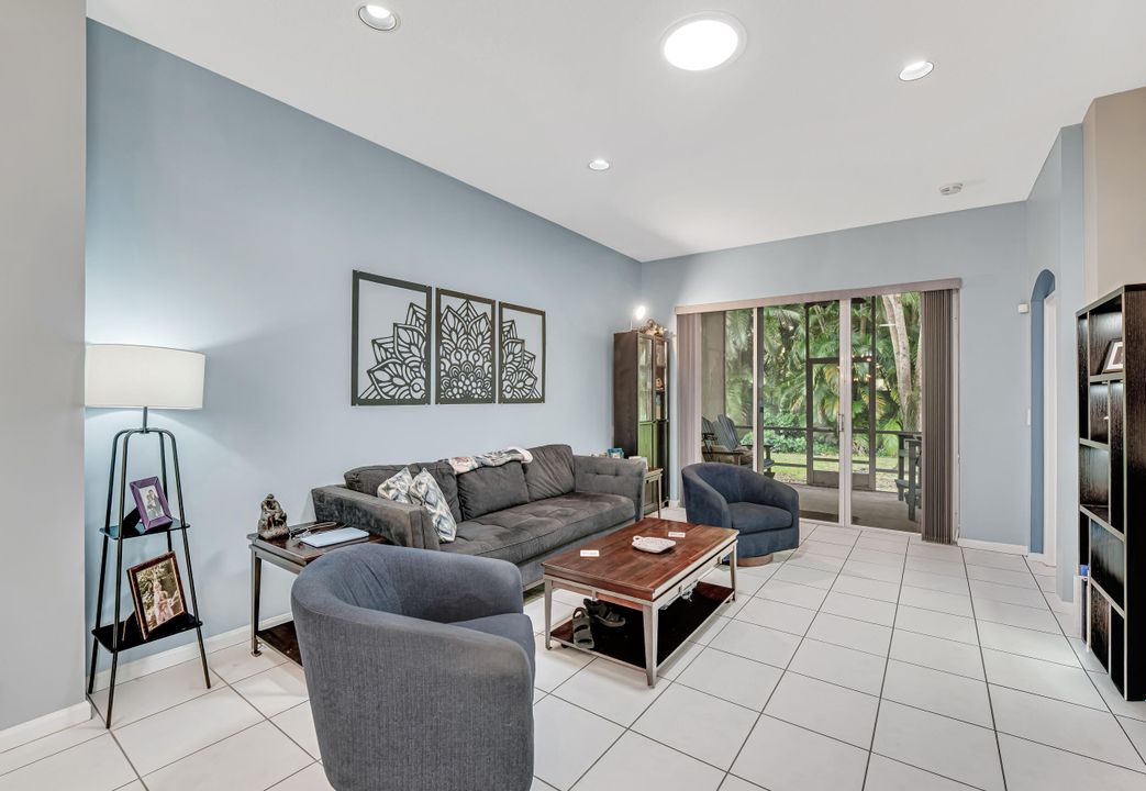 En Venta: $385,500 (2 camas, 2 baños, 1669 Pies cuadrados)