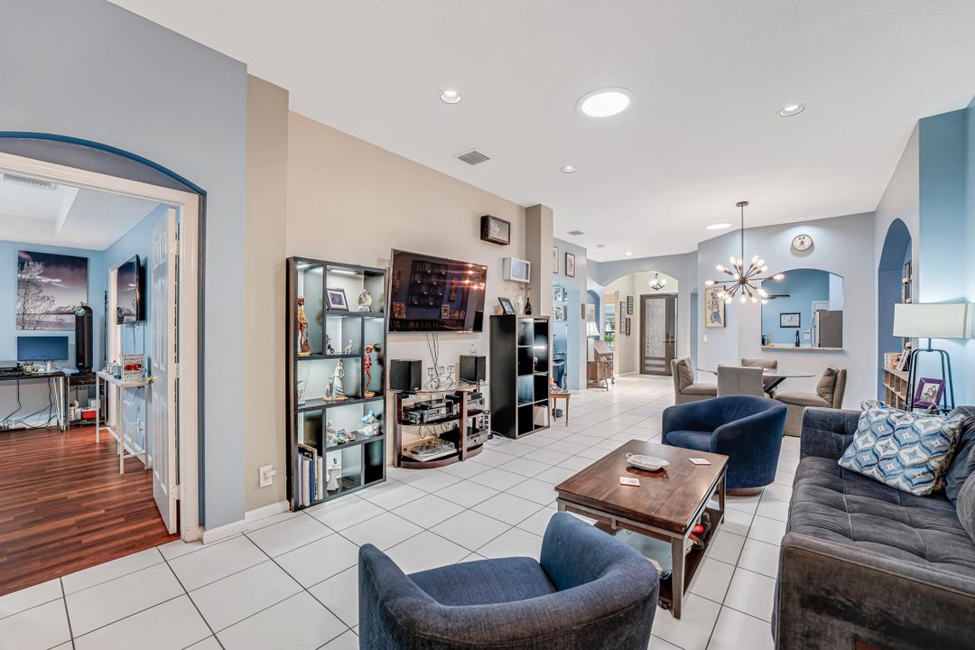 En Venta: $385,500 (2 camas, 2 baños, 1669 Pies cuadrados)