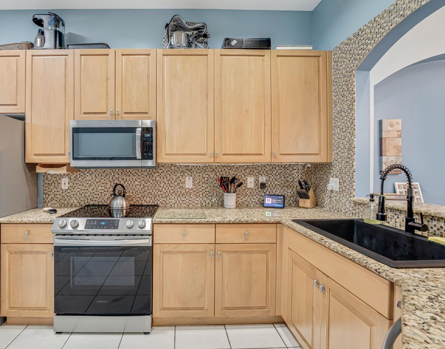 En Venta: $385,500 (2 camas, 2 baños, 1669 Pies cuadrados)