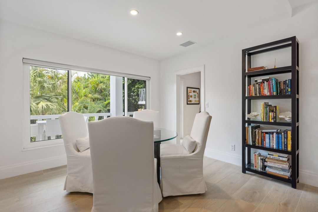 待售: $2,300,000 (2 贝兹, 2 浴室, 1395 平方英尺)