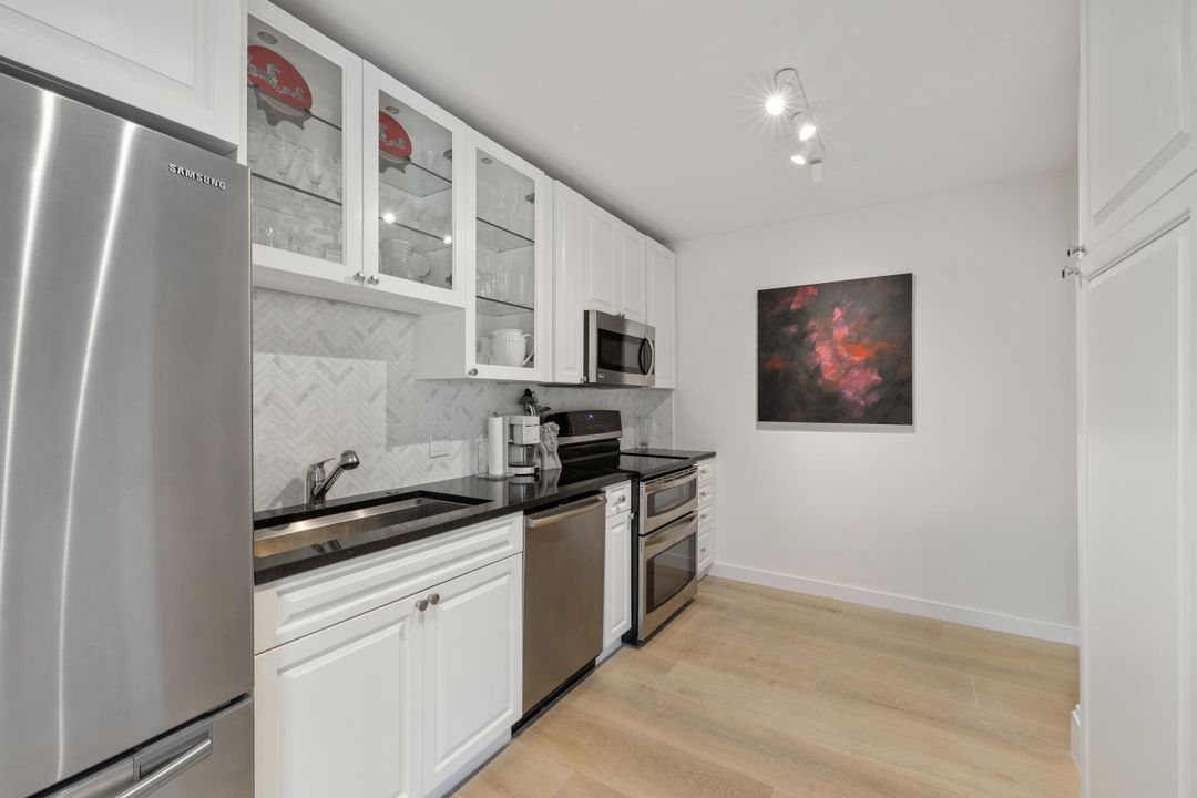 待售: $2,300,000 (2 贝兹, 2 浴室, 1395 平方英尺)