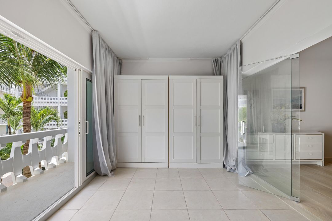 待售: $2,300,000 (2 贝兹, 2 浴室, 1395 平方英尺)