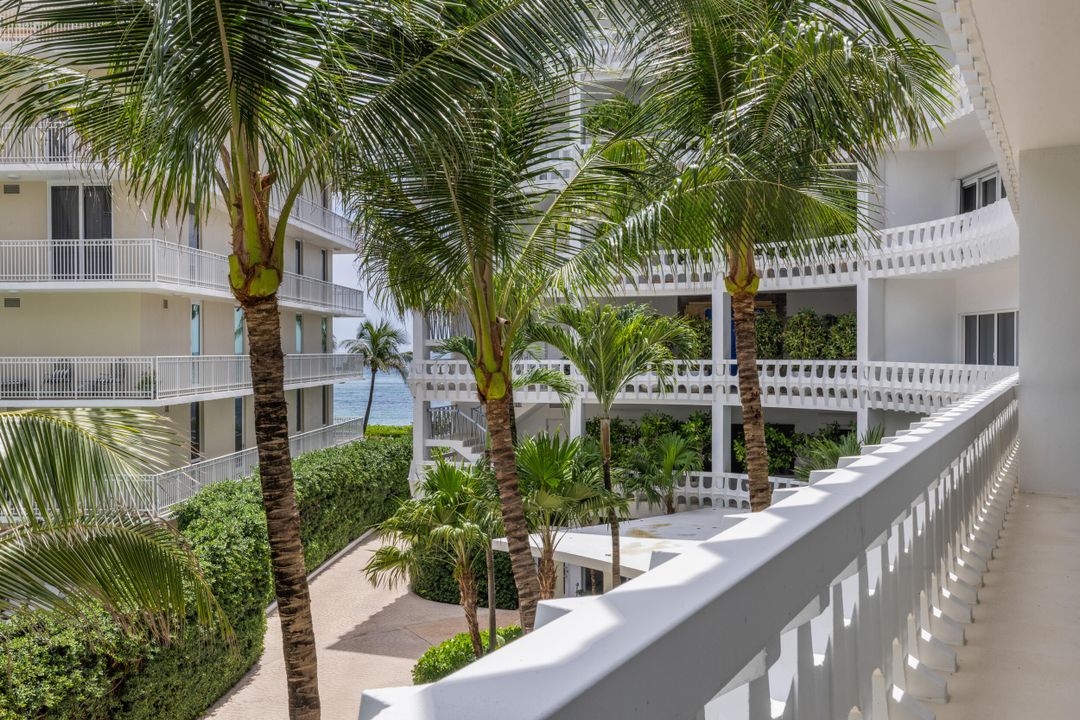 待售: $2,300,000 (2 贝兹, 2 浴室, 1395 平方英尺)