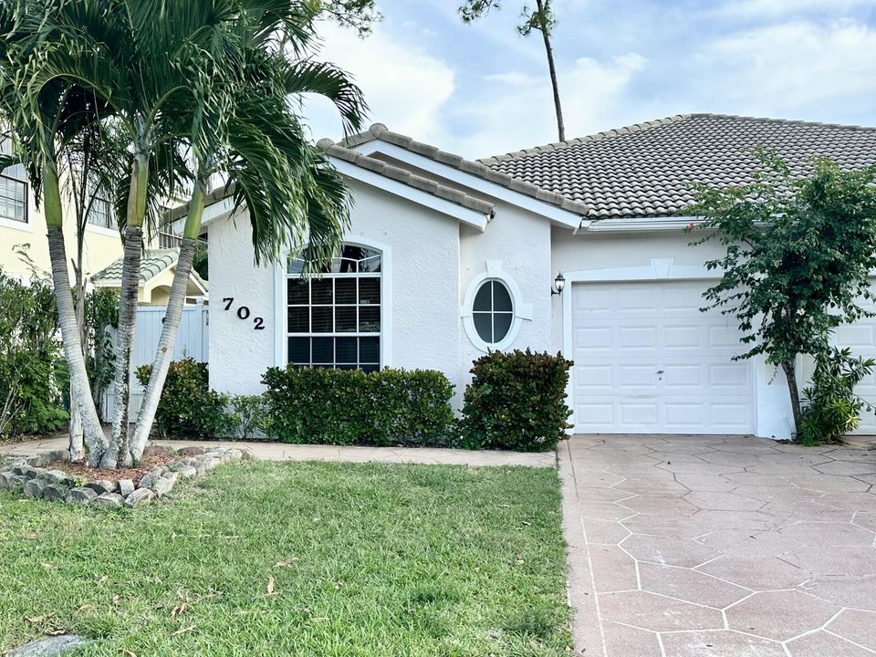 Recientemente alquilado: $2,700 (3 camas, 2 baños, 1317 Pies cuadrados)