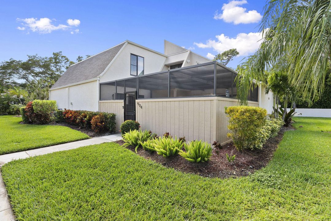 For Sale: $329,900 (3 beds, 2 baths, 1764 Square Feet)