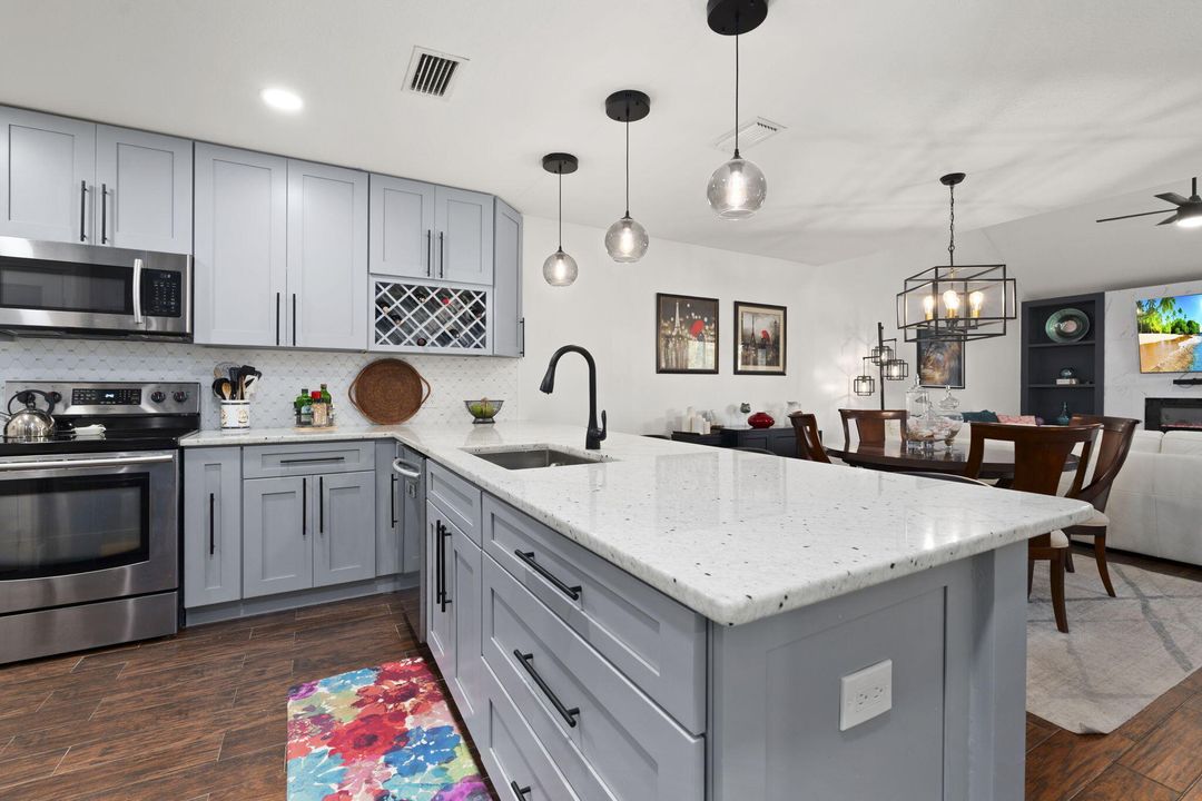 For Sale: $329,900 (3 beds, 2 baths, 1764 Square Feet)