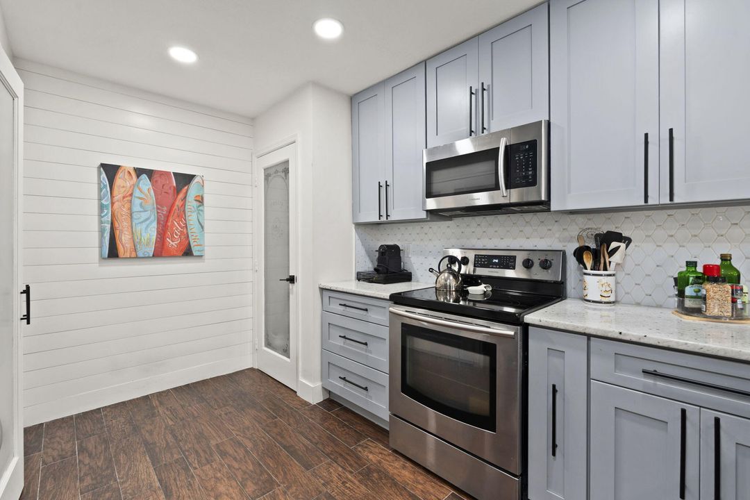 For Sale: $329,900 (3 beds, 2 baths, 1764 Square Feet)